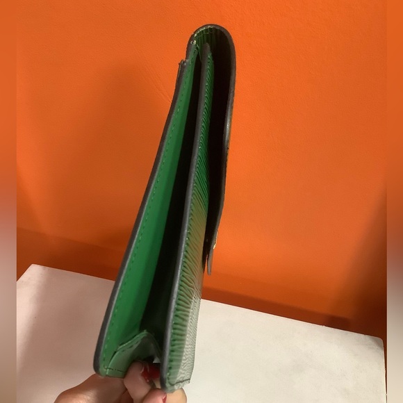 Large Louis Vuitton Epi Leather Clutch - Picture 4 of 11